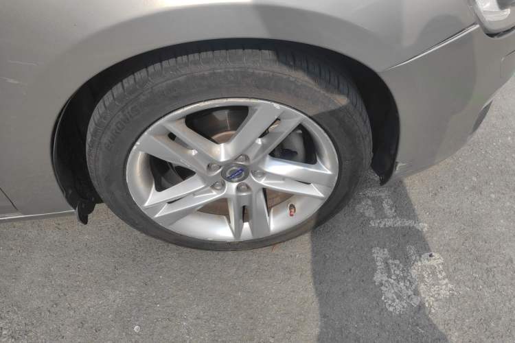 Used Volvo S60 2015 S60L T5 Intelligent Drive Edition Right Front Wheel Hub