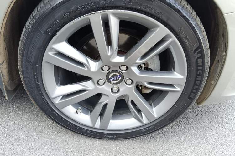 Used Volvo S60 2015 S60L T5 Zhiyue Edition Right Front Wheel Hub