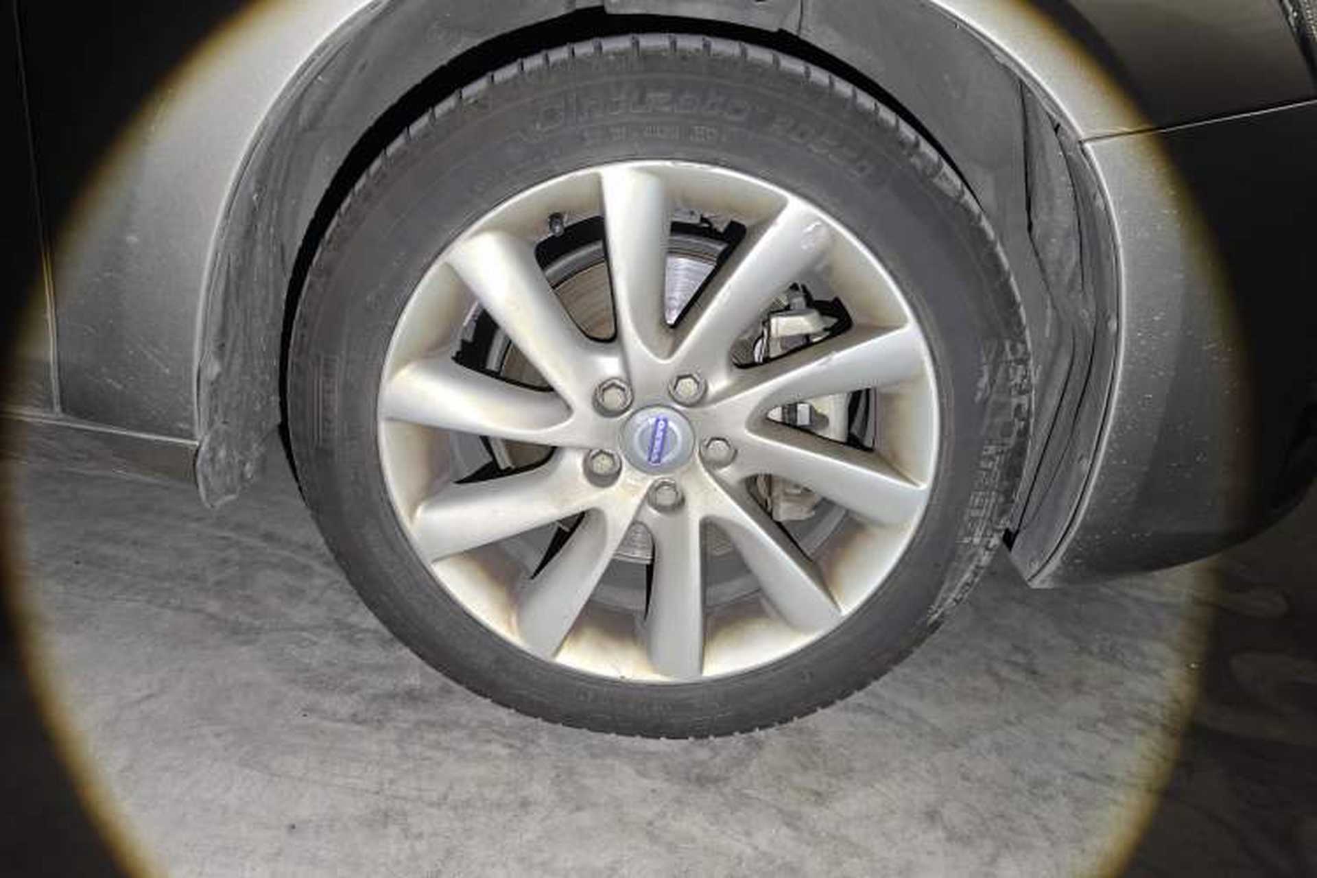 Used Volvo S60 2015 S60L 2.0T Zhiyuan Edition Right Front Wheel Hub