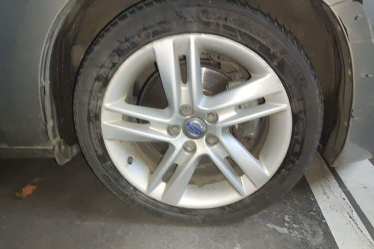 Used Volvo S60 2015 S60L T5 Intelligent Drive Edition Right Front Wheel Hub