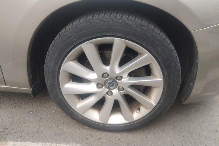 Used Volvo S60 2015 S60L 2.0T Zhiyuan Edition Right Front Wheel Hub