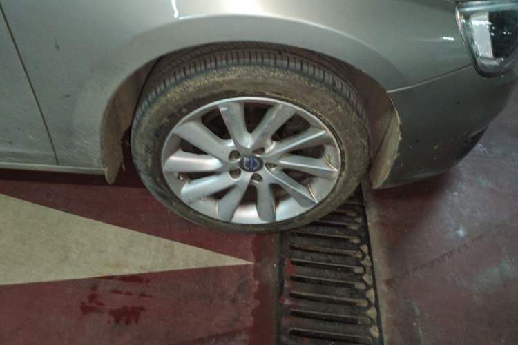 Used Volvo S60 2015 S60L 2.0T Zhiyuan Edition Right Front Wheel Hub