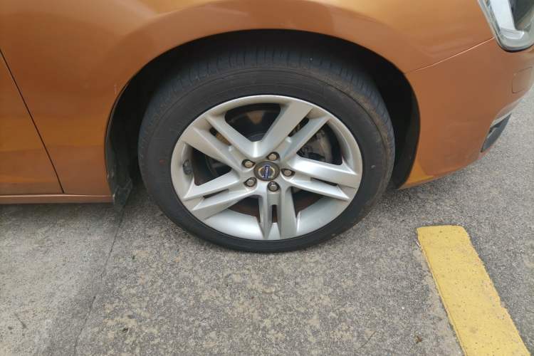 Used Volvo S60 2015 S60L T5 Intelligent Drive Edition Right Front Wheel Hub