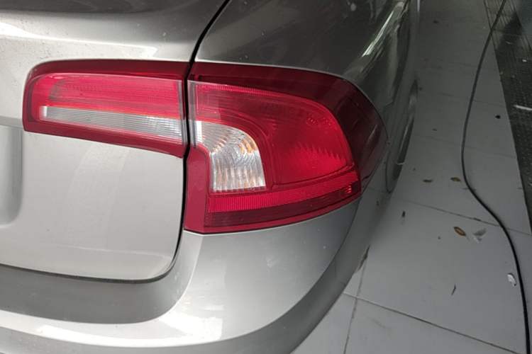 Used Volvo S60 2015 S60L 2.0T Smart Drive Edition Right Rear Taillight