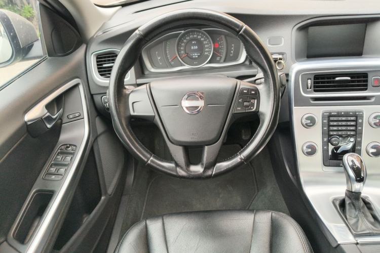 Used Volvo S60 2015 S60L 2.0T Smart Drive Edition Steering Wheel