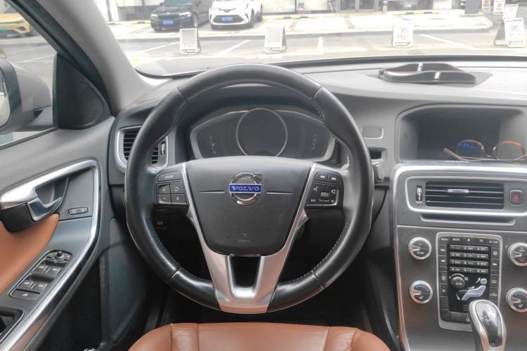 Used Volvo S60 2015 S60L T5 Intelligent Drive Edition Steering Wheel