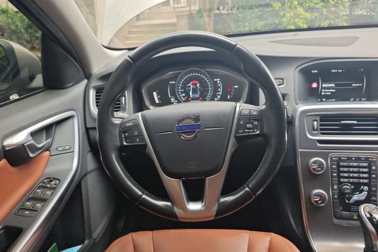 Used Volvo S60 2015 S60L T5 Intelligent Drive Edition Steering Wheel