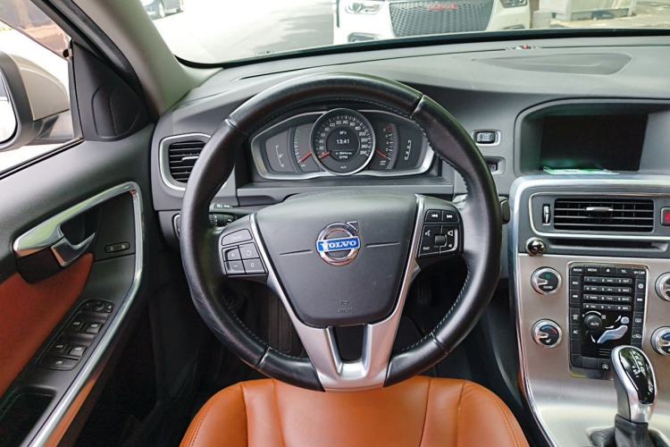 Used Volvo S60 2015 S60L 2.0T Zhiyuan Edition Steering Wheel