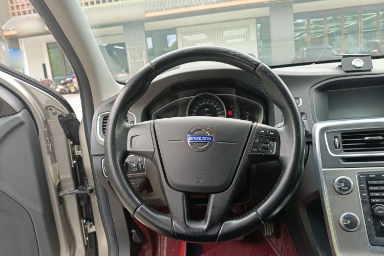 Used Volvo S60 2015 S60L 2.0T Smart Drive Edition Steering Wheel