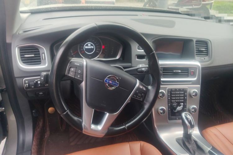 Used Volvo S60 2015 S60L 2.0T Zhiyuan Edition Steering Wheel