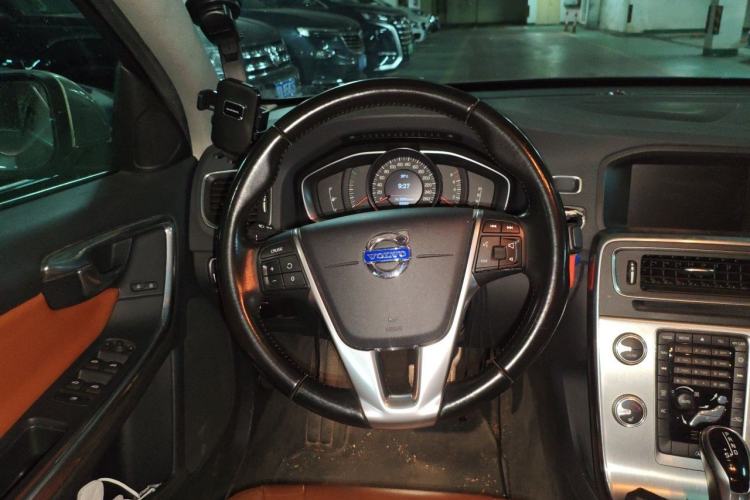 Used Volvo S60 2015 S60L 2.0T Zhiyuan Edition Steering Wheel