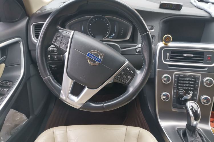 Used Volvo S60 2015 S60L T5 Intelligent Drive Edition Steering Wheel