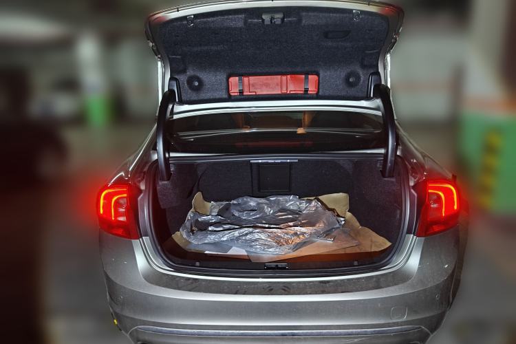 Used Volvo S60 2015 S60L 2.0T Zhiyuan Edition Trunk