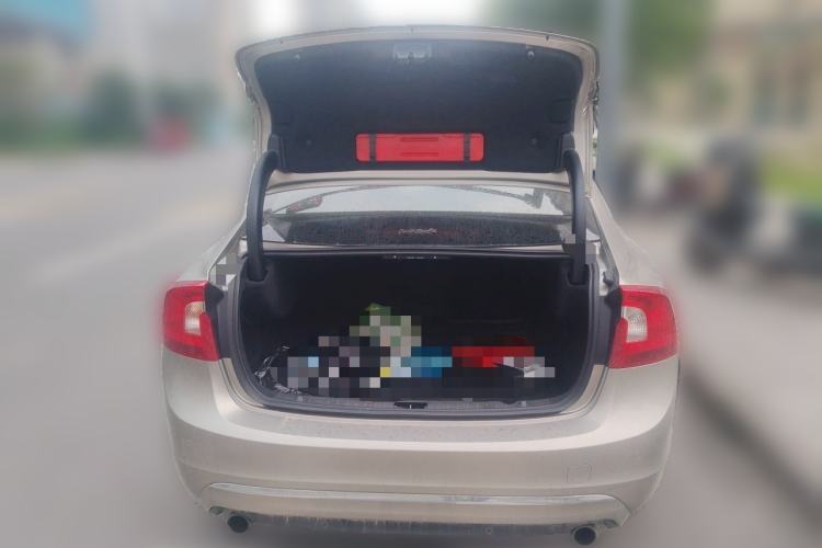 Used Volvo S60 2015 S60L 2.0T Zhiyuan Edition Trunk
