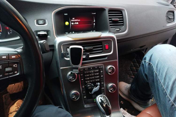 Used Volvo S60 2015 S60L T5 Intelligent Drive Edition Audio And AC Panel