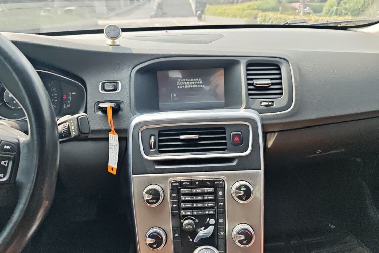 Used Volvo S60 2015 S60L 2.0T Zhiyuan Edition Audio And AC Panel