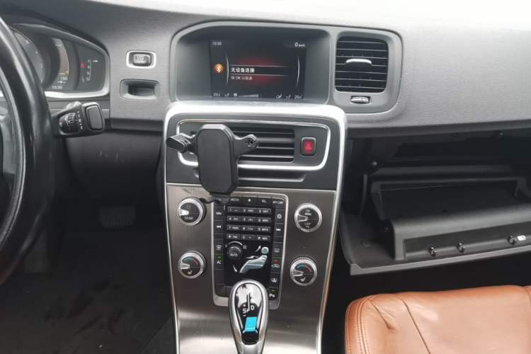 Used Volvo S60 2015 S60L T5 Intelligent Drive Edition Audio And AC Panel