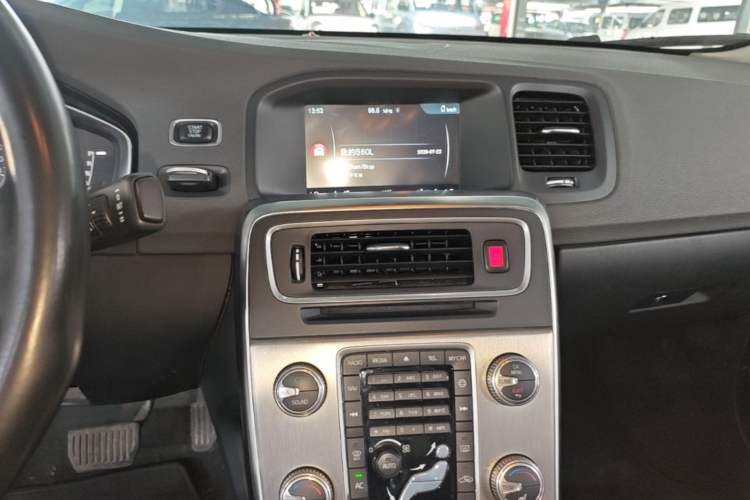 Used Volvo S60 2015 S60L 2.0T Zhiyuan Edition Audio And AC Panel