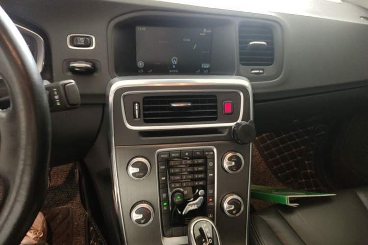Used Volvo S60 2015 S60L T5 Intelligent Drive Edition Audio And AC Panel