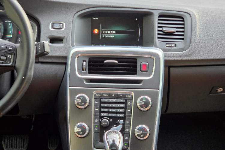 Used Volvo S60 2015 S60L T5 Intelligent Drive Edition Audio And AC Panel
