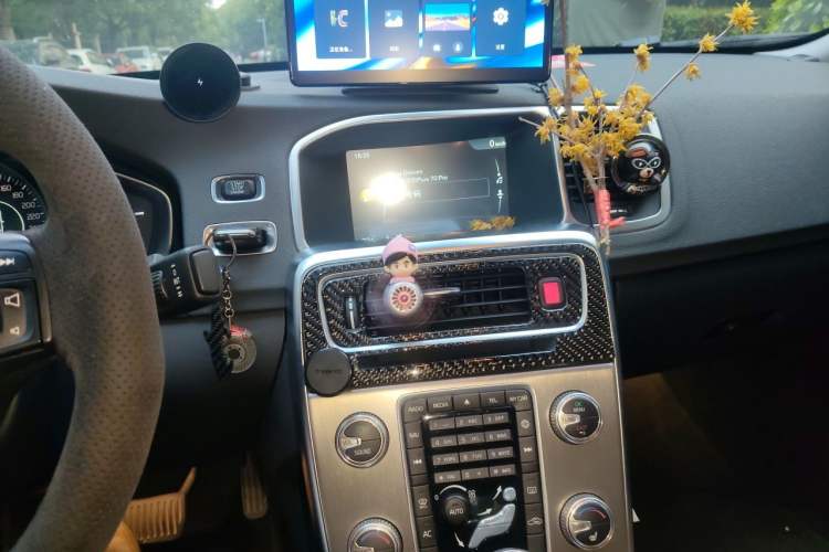 Used Volvo S60 2015 S60L 2.0T Zhiyuan Edition Audio And AC Panel