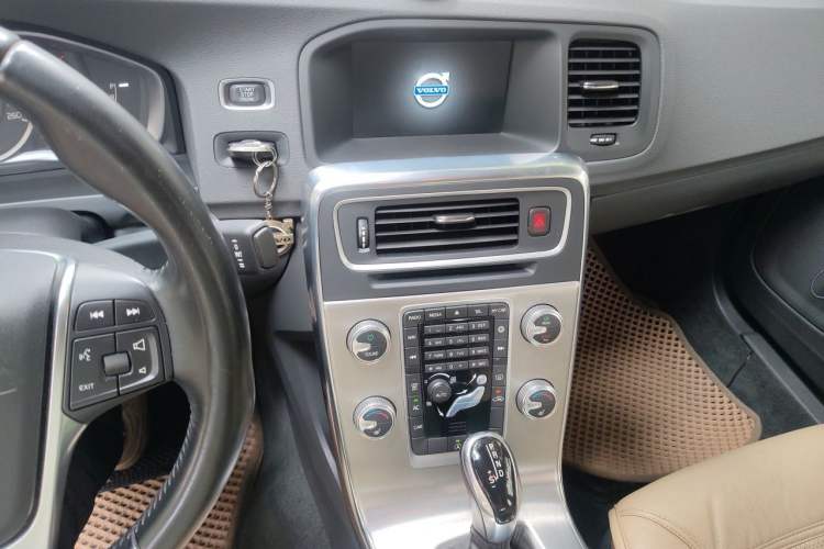 Used Volvo S60 2015 S60L 2.0T Zhiyuan Edition Audio And AC Panel
