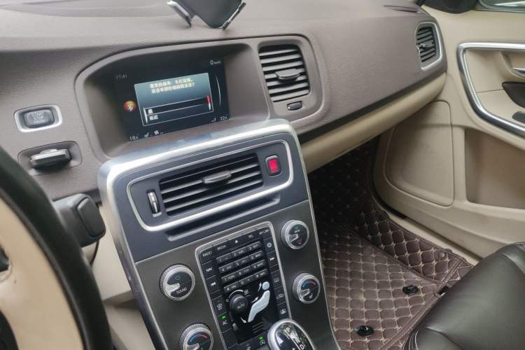 Used Volvo S60 2015 S60L T5 Intelligent Drive Edition Audio And AC Panel