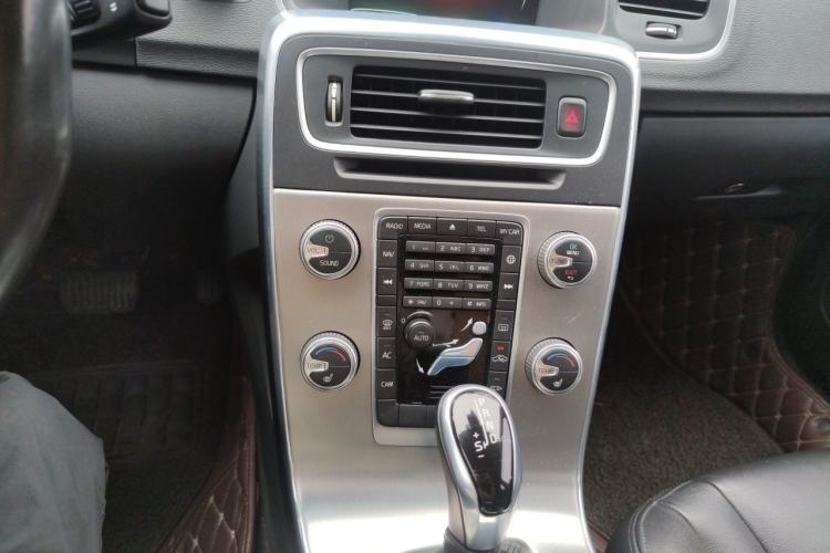 Used Volvo S60 2015 S60L 2.0T Zhiyuan Edition Audio And AC Panel