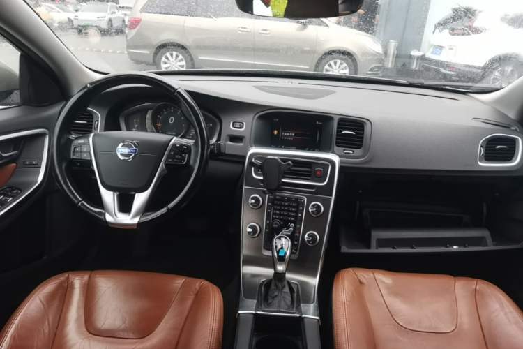 Used Volvo S60 2015 S60L T5 Intelligent Drive Edition Center Console