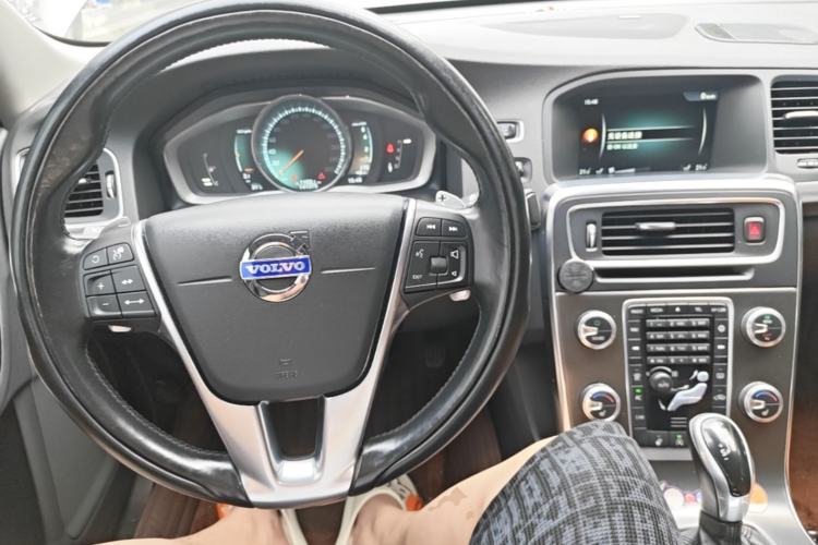 Used Volvo S60 2015 S60L T5 Zhiyue Edition Center Console