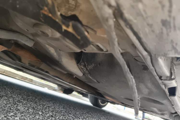 Used Volvo S60 2015 S60L 2.0T Zhiyuan Edition Chassis Front Left