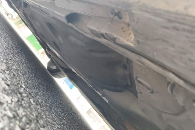 Used Volvo S60 2015 S60L 2.0T Zhiyuan Edition Chassis Front Right