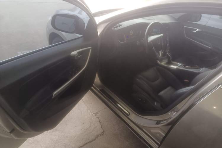 Used Volvo S60 2015 S60L 2.0T Zhiyuan Edition Driver Seat