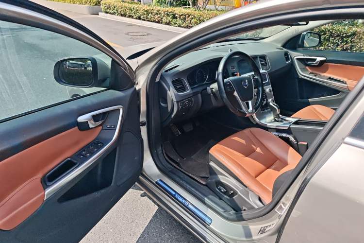 Used Volvo S60 2015 S60L 2.0T Zhiyuan Edition Driver Seat