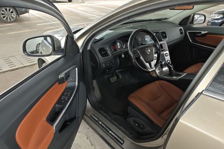 Used Volvo S60 2015 S60L 2.0T Zhiyuan Edition Driver Seat