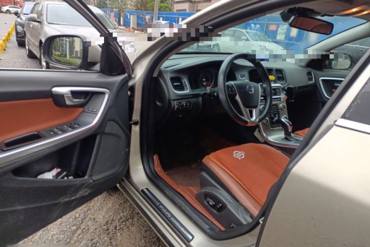 Used Volvo S60 2015 S60L 2.0T Zhiyuan Edition Driver Seat