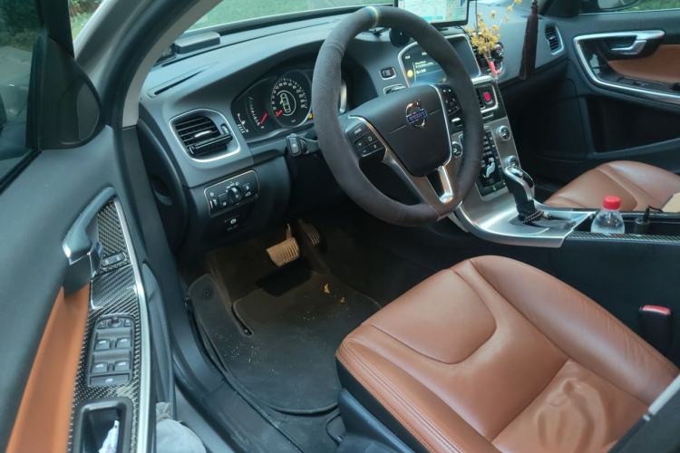 Used Volvo S60 2015 S60L 2.0T Zhiyuan Edition Driver Seat