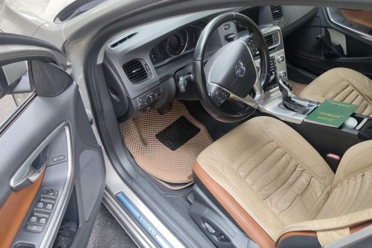 Used Volvo S60 2015 S60L 2.0T Zhiyuan Edition Driver Seat