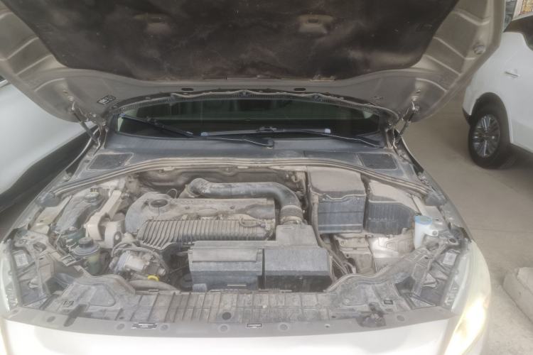 Used Volvo S60 2015 S60L 2.0T Zhiyuan Edition Engine Bay