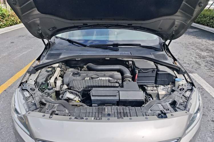 Used Volvo S60 2015 S60L 2.0T Zhiyuan Edition Engine Bay