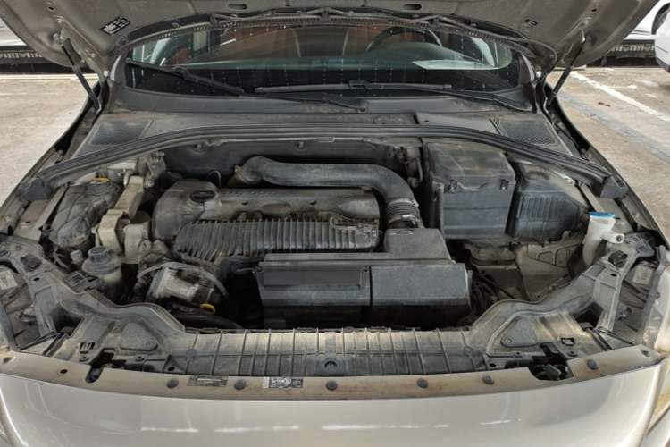 Used Volvo S60 2015 S60L 2.0T Zhiyuan Edition Engine Bay