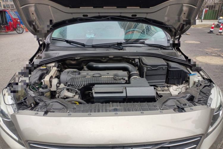 Used Volvo S60 2015 S60L 2.0T Zhiyuan Edition Engine Bay