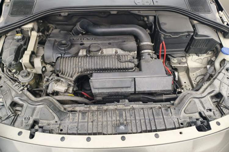 Used Volvo S60 2015 S60L 2.0T Zhiyuan Edition Engine Bay