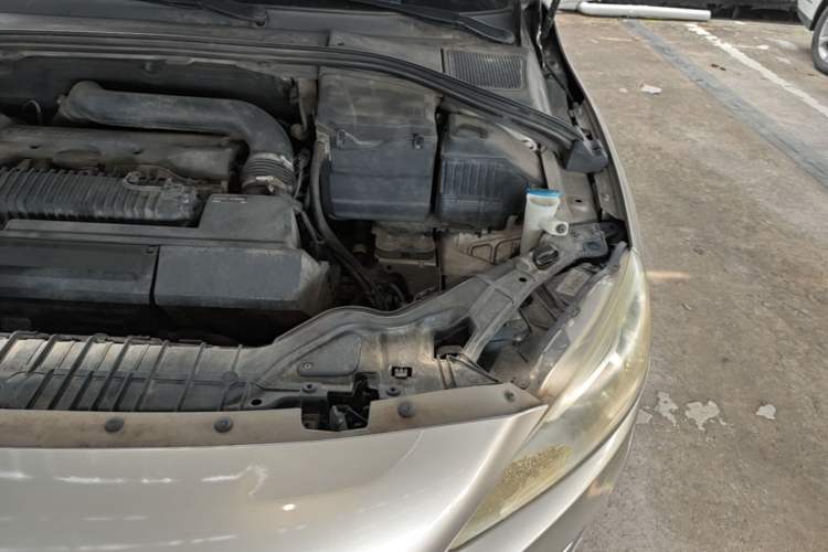 Used Volvo S60 2015 S60L 2.0T Zhiyuan Edition Engine Bay Left