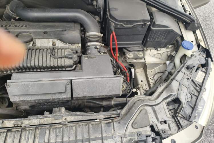 Used Volvo S60 2015 S60L 2.0T Zhiyuan Edition Engine Bay Left