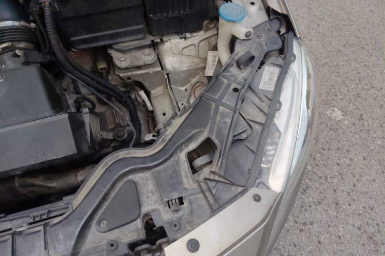 Used Volvo S60 2015 S60L 2.0T Zhiyuan Edition Engine Bay Left