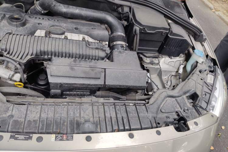 Used Volvo S60 2015 S60L 2.0T Zhiyuan Edition Engine Bay Left