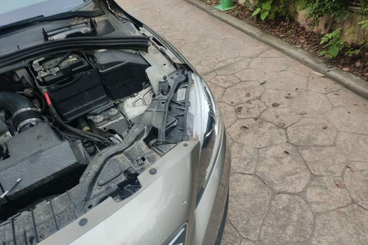 Used Volvo S60 2015 S60L T5 Intelligent Drive Edition Engine Bay Left