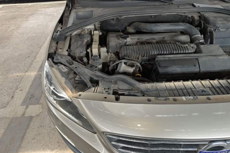 Used Volvo S60 2015 S60L 2.0T Zhiyuan Edition Engine Bay Right