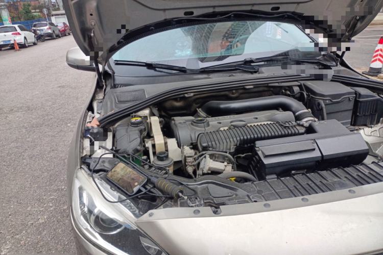 Used Volvo S60 2015 S60L 2.0T Zhiyuan Edition Engine Bay Right